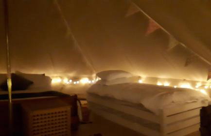 6 Guests - Bell Tent - Wood Stove - Parking - Foto 6