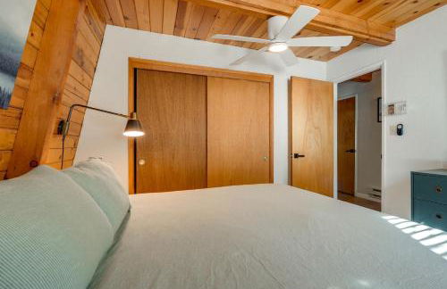 Charming Pinecrest Cabin with Private Deck - Foto 18