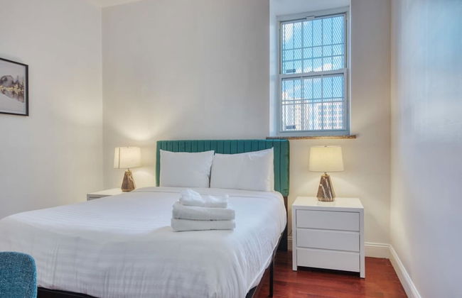 Stairway 3BR Apt w W D Ideal for Groups - Foto 23