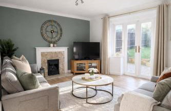 Champflower House- Sleeps 7- Driveway Parking, Contractors, Fast Wifi and Smart TV - Foto 2