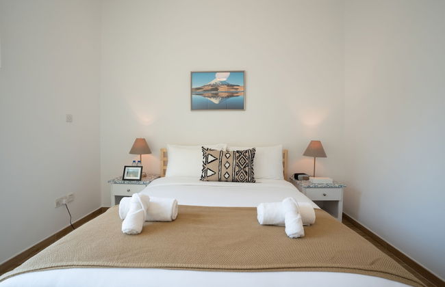 Luxurious Apt with Balcony The Greens Dubai - Photo 2