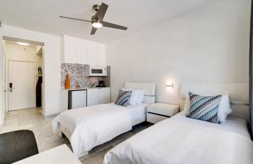 Best location by the Beach ! Free WiFi - TV - All amenities - Foto 32