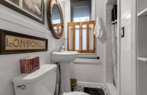 5BR Family Victorian Walk2Falls KingSuite Gameroom - Foto 28