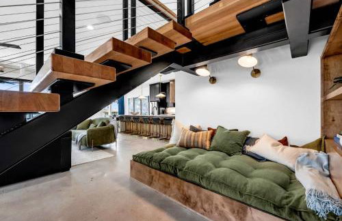 Lakefront Stay for 16 with Pool Dock & Game Room - Foto 25