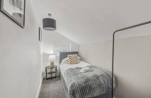 Albert House - Near the High Street - Free Parking, Garden, Fast WiFi and Smart TV by Yoko Property - Foto 21