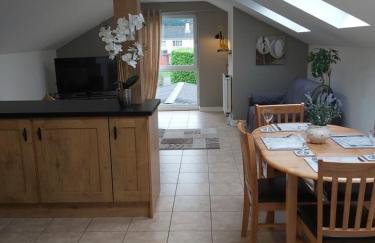 2 Bed House - Sleeps 6 - Parking - Wifi - Photo 5