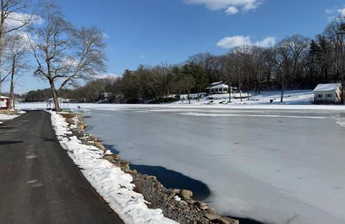 Couples Lakefront Retreat in the Poconos - Foto 1