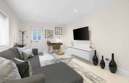 Modern Comfort 2-Bedroom, 2-Bathroom House - Photo 1