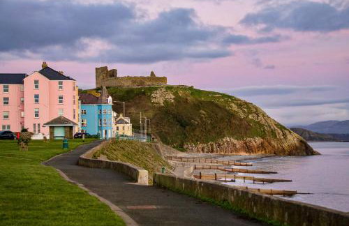 Glan y Mor, Sleeps 20, 8 Bedrooms, 8 Bathrooms, Seafront, Criccieth - Foto 28