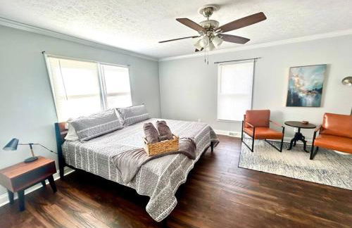 Downtown Charm, 3 Bdr, Near Rest and Bars - Photo 2