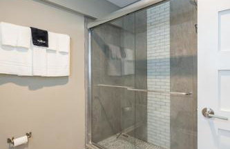 Near Downtown-2 En-Suites - Garage - Sleeps 9 - Foto 34