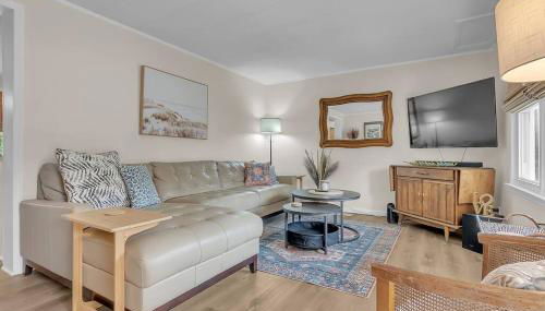 Pet friendly - steps to water! - Foto 1