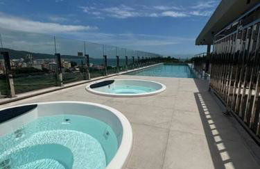 Apto com piscina aquecida perto do mar - Foto 21