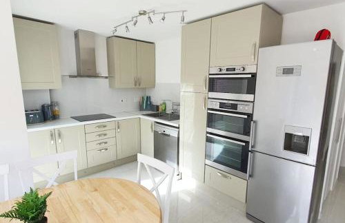 Walnut Flats-F2, 3-Bedroom with Garden & Patio - AC, Parking, Netflix, WIFI - Close to Oxford, Bicester & Blenheim Palace - Foto 4