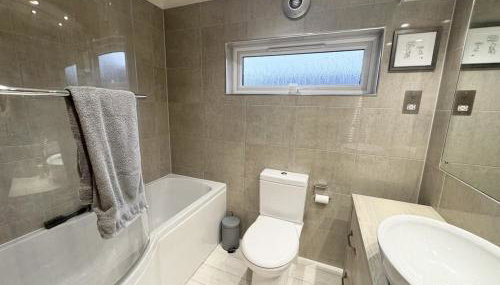 Modern 2 bed cabin with River Views - Foto 4