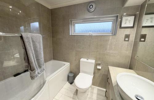 Modern 2 bed cabin with River Views - Photo 4