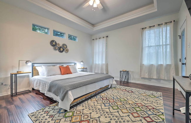 Gorgeous Luxury Home With Hot Tub Just 3 Miles to Dtwn! - Foto 12