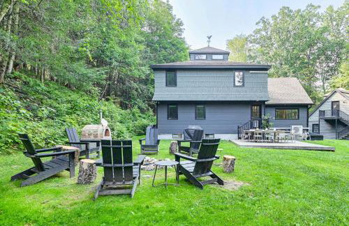 8 Mi to Tanglewood and Butternut Ski Spacious Home! - Foto 3