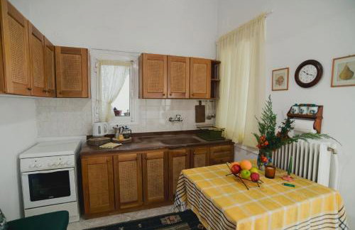 The House Around The Corner - Photo 17