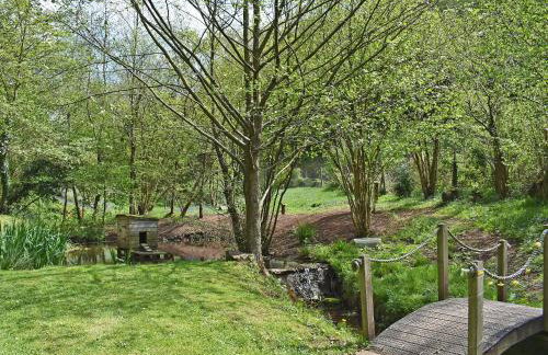 Perivale Lodge - Photo 1