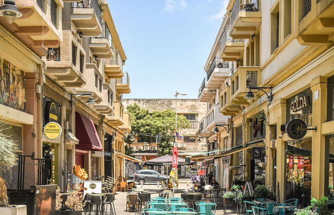 Vintage Charm 1BR Apt w Balcony & View - Foto 26