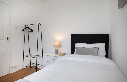 Rawmarsh House, Rotherham for contractors & Families, off-road parking, high speed wifi - Foto 9