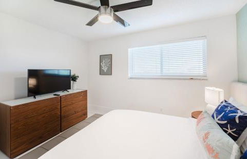 Luxury - 2BR 2BA - Balcony - Right Across From the Beach - Foto 15