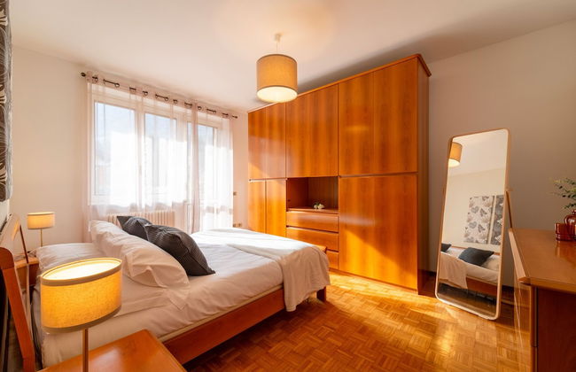 Scarlet Apartment with Garden - Photo 3