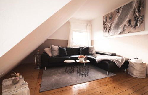 Pfälzer Herzel mit 2 Schlafzimmern und Blick über die Rheinebene kostenfreiem Parkplatz und Wlan fußläufig zum Wald und den Weinbergen Weinkühlschrank Brötchenservice Garten mit Gasgrill - Foto 24