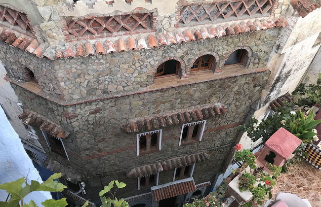 The Earth House - Photo 1