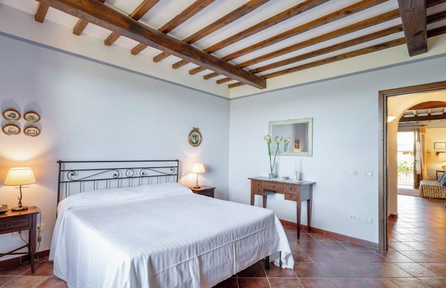 Holiday-Home with pool in San Gimignano - Photo 10