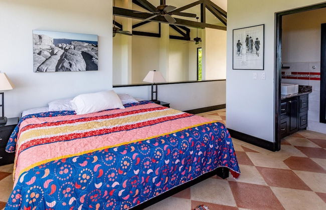 Nostalgic Retro Home on Luxurious Lot with a Private Infinity Pool and Ocean Views - Photo 2