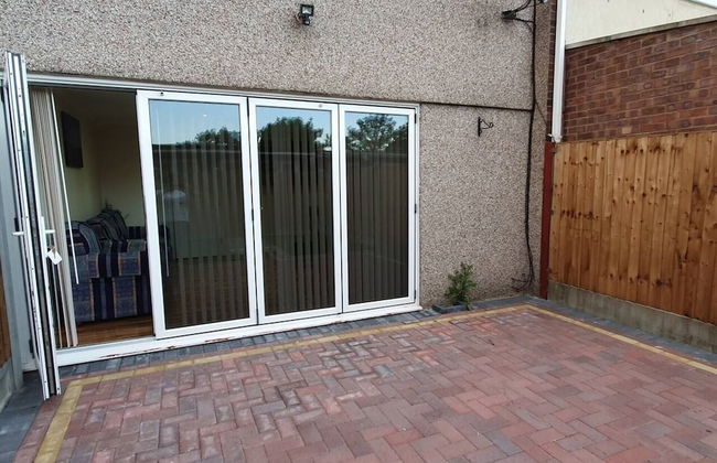 Lovely 5-bed House in Essex - Photo 33