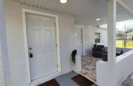 Stylish Chic King Bed Ybor DT - Foto 17