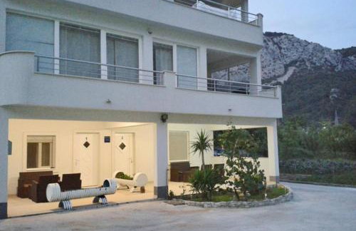 Apartments with a swimming pool Zakucac, Omis - 5954 - Photo 9