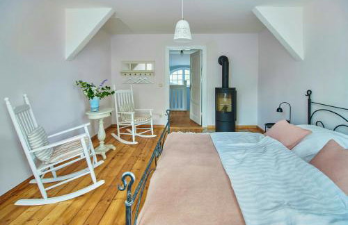Stylish Apartment In A Historic Country House - Photo 18