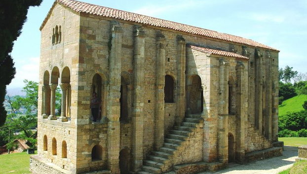 Visita privada de Oviedo con entradas a Iglesias Prerrománicas - Foto 3
