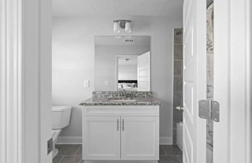 Luxury 2 bedrooms, 2.5 baths - Foto 14