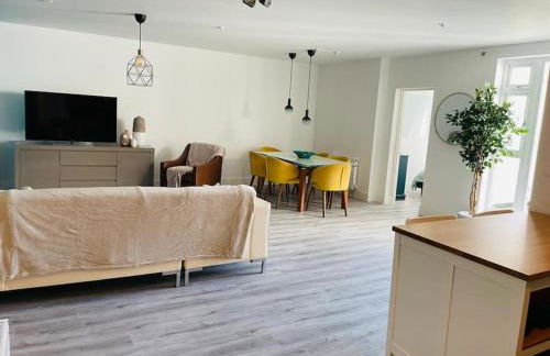 Stunning huge openplan 2Bed flat - Photo 26