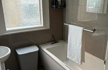 Modern 2-Bed Home Sleeps 3 Near Palmers Green Stn - Foto 8