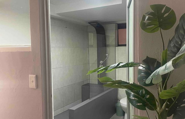 Lavish Camps Bay Pool Side Apartment - Photo 13