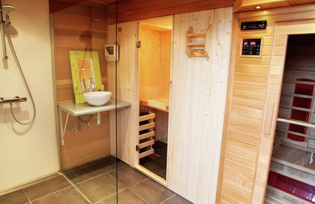 Charming Cottage With Jacuzzi Located Near Nature and ski Slopes - Photo 15