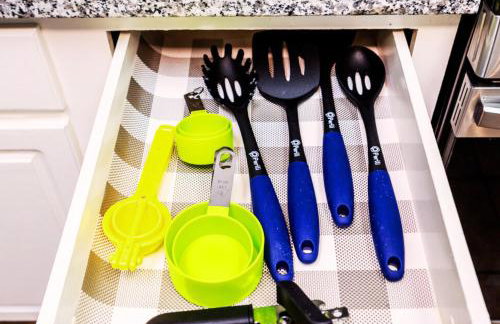 Cozy & Modern 5BR Smart Home with Yard and BBQ - Foto 23