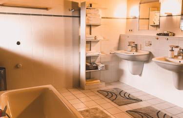 Naturnahes Familienchalet mit Garten - Wifi - Netflix - nur 15 Minuten vom Chiemsee und 35 Minuten von München entfernt - Foto 32