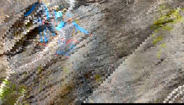 Descenso de cañones en el barranco de la Manta - Foto 3