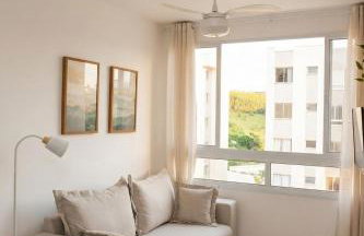 Apartamento novo com piscina 2 quartos self check-in perto do shopping - Foto 3