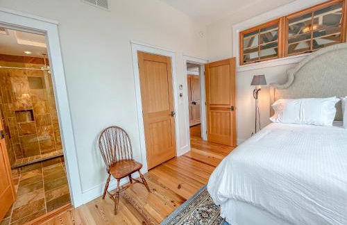 Stunning Luxury Ski-InSki-Out Home w Hot Tub - Foto 26