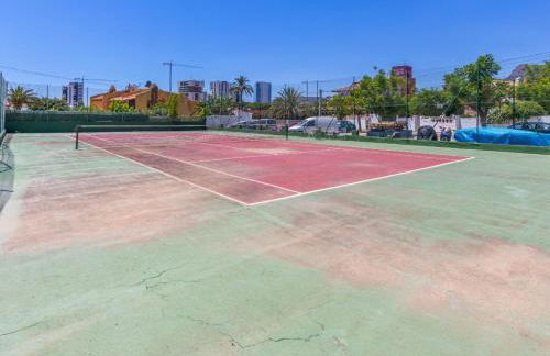 Paraíso Familiar en Marisol Park Bungalow con Piscina, Tenis y Parking - Foto 12