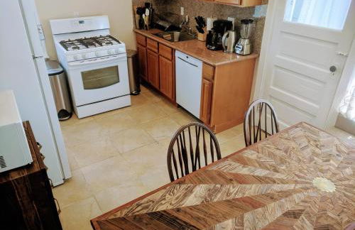 Perfect Location - 4BD,1BA - Restored Redwood Home - Foto 49