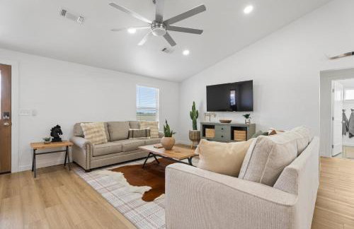 Lucky Cowboy Lodge Near WinStar - Cozy 3BR Home - Foto 33